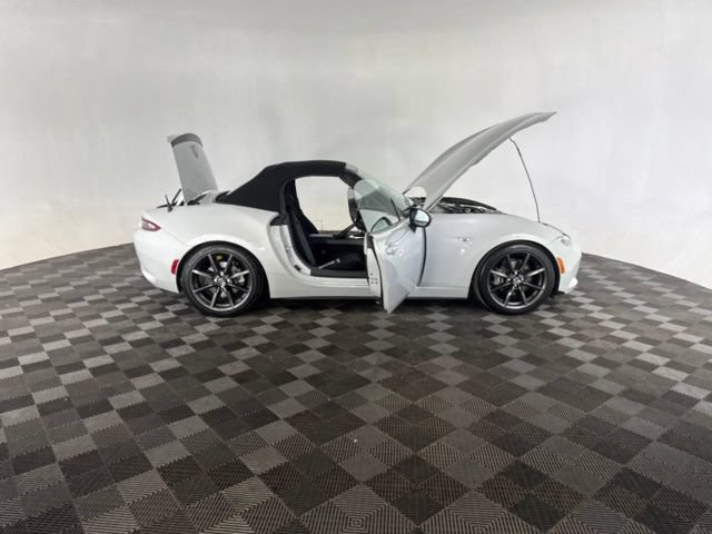 Used 2016 MAZDA MX-5 Miata Club RWD image 13