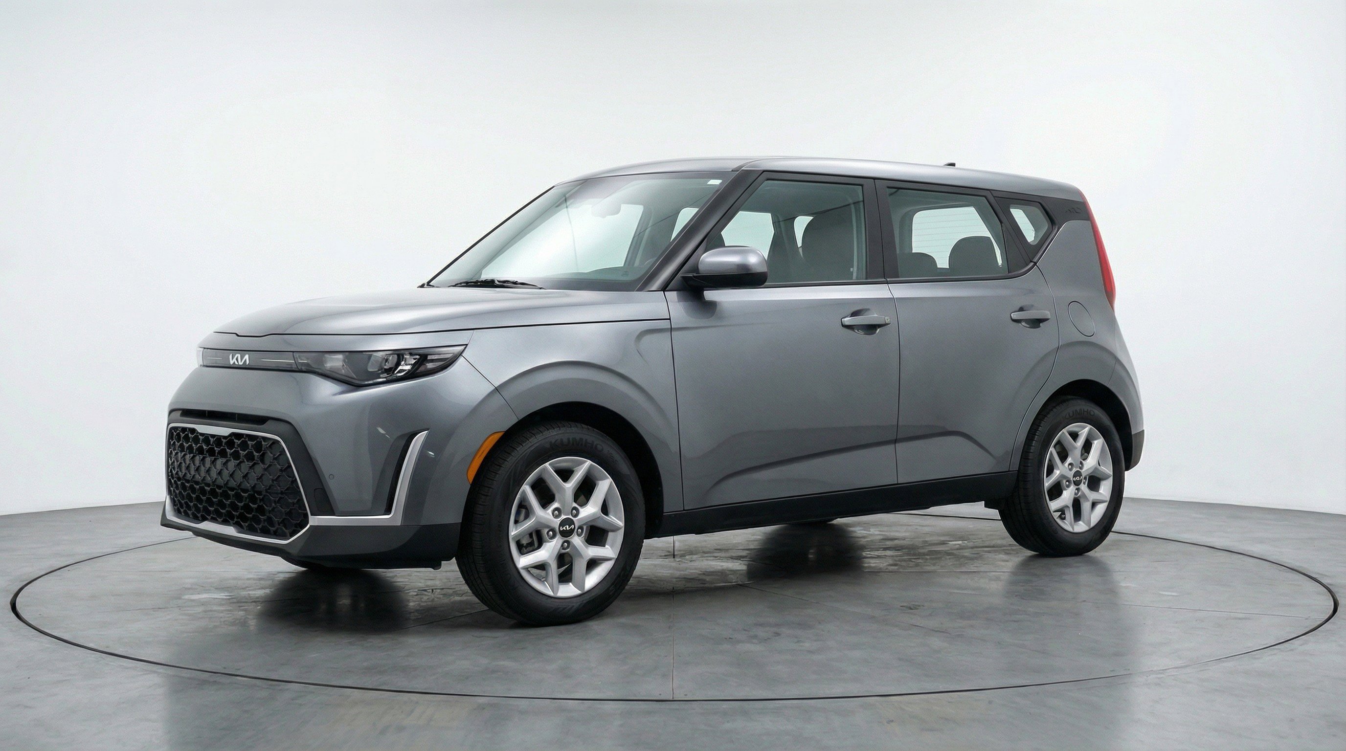 Used 2025 Kia Soul LX w/ LX Technology Package FWD image 3