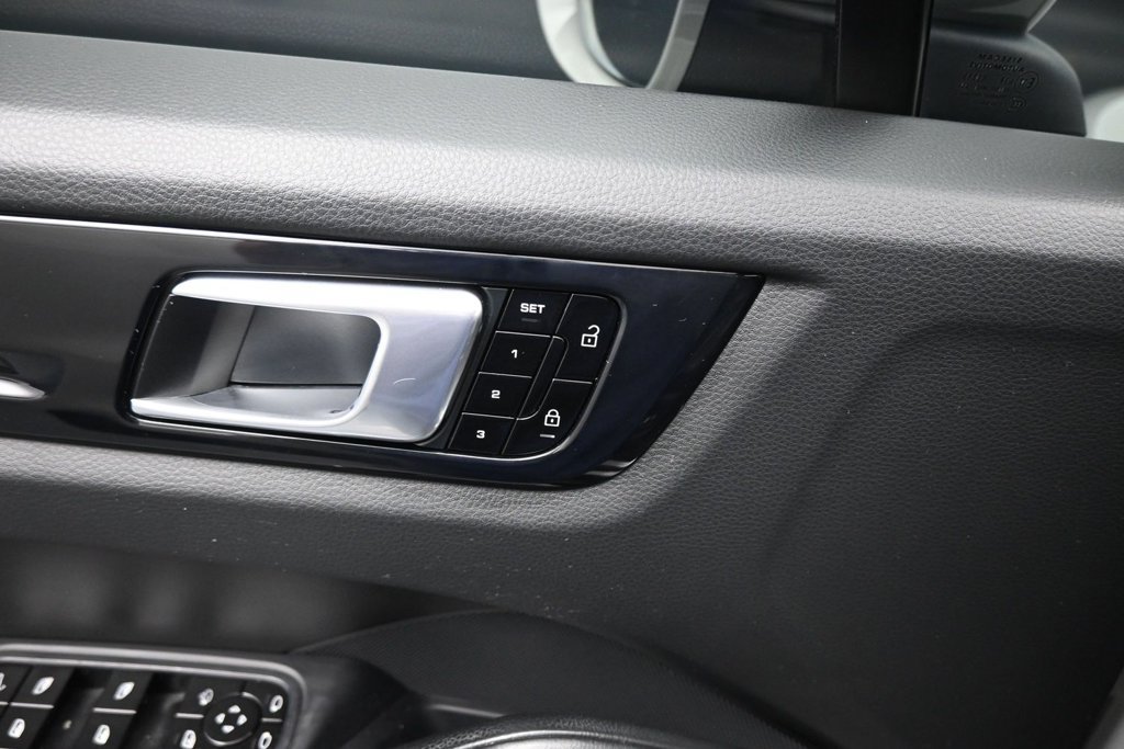 Used 2021 Porsche Cayenne AWD/4WD image 10