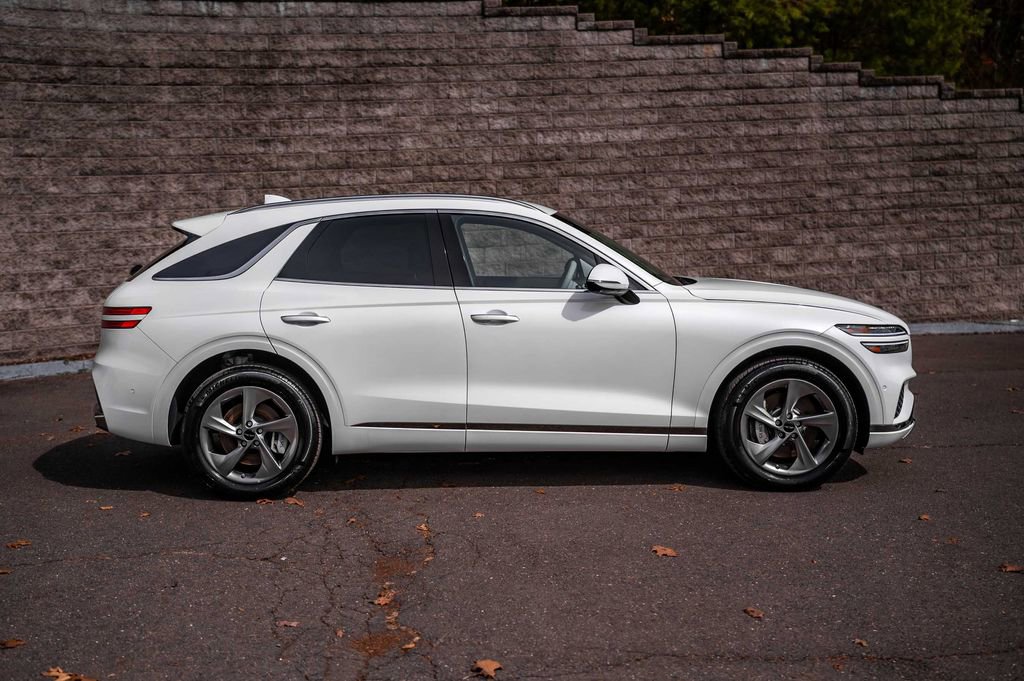 Used 2026 Genesis GV70 2.5T Advanced image 3