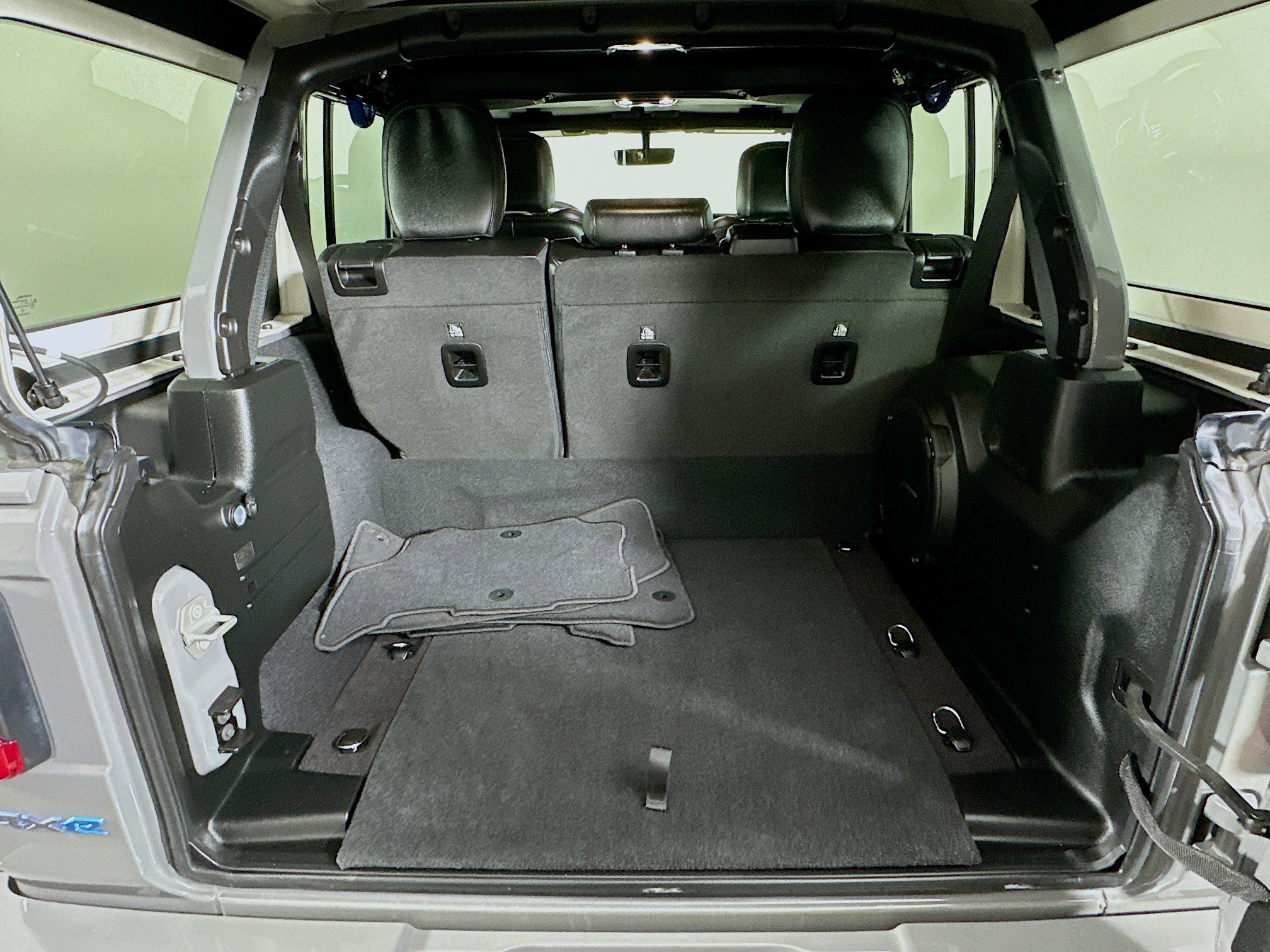 Used 2023 Jeep Wrangler Unlimited Sahara image 29