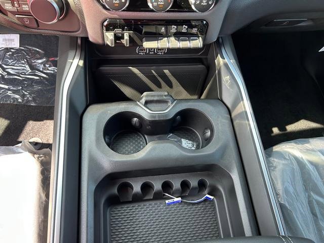 New 2025 RAM 1500 4x4 Crew Cab image 20