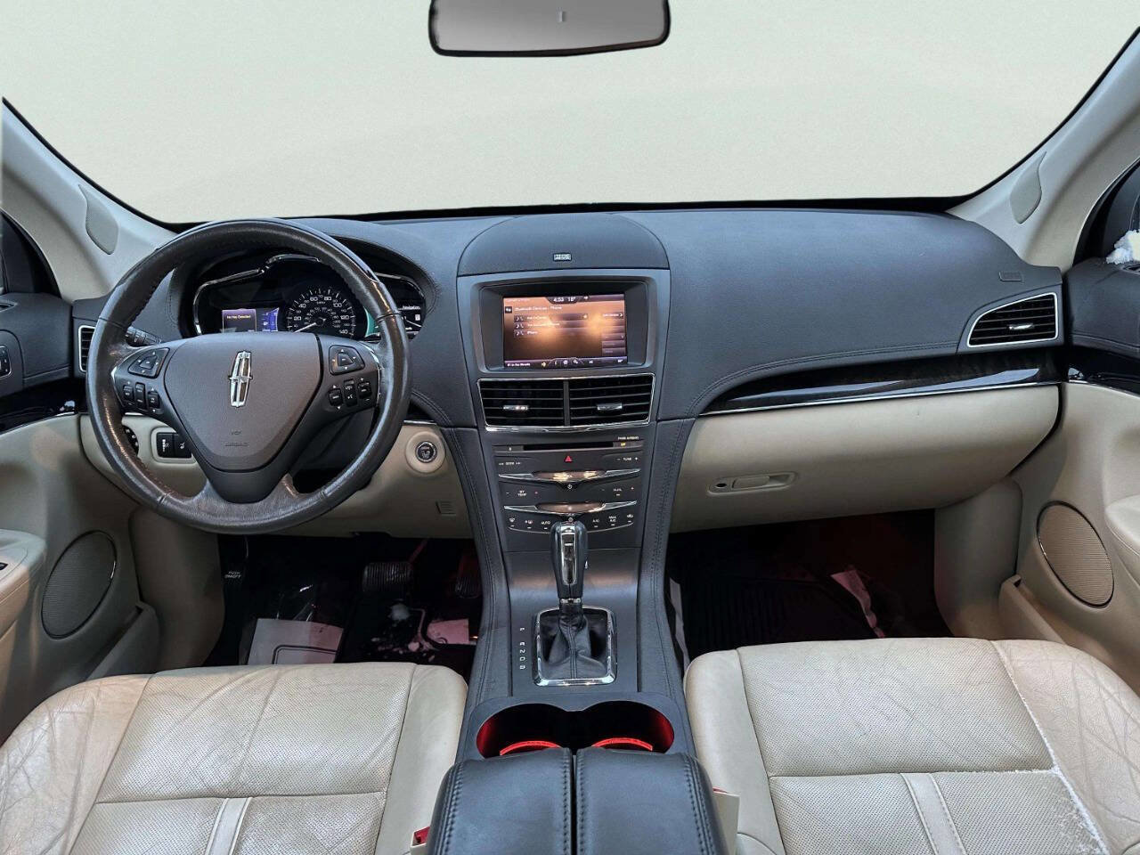 Used 2013 Lincoln MKT AWD image 41