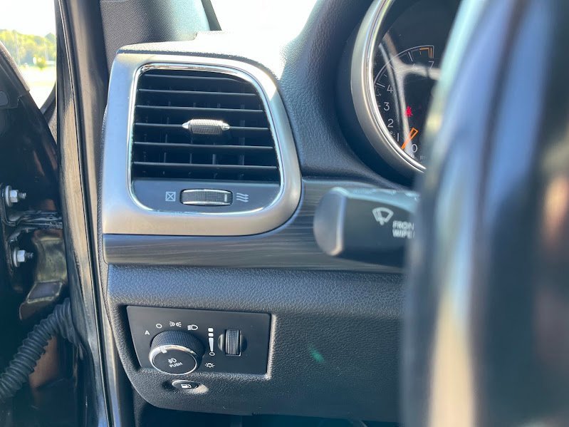 Used 2020 Jeep Grand Cherokee Laredo image 9