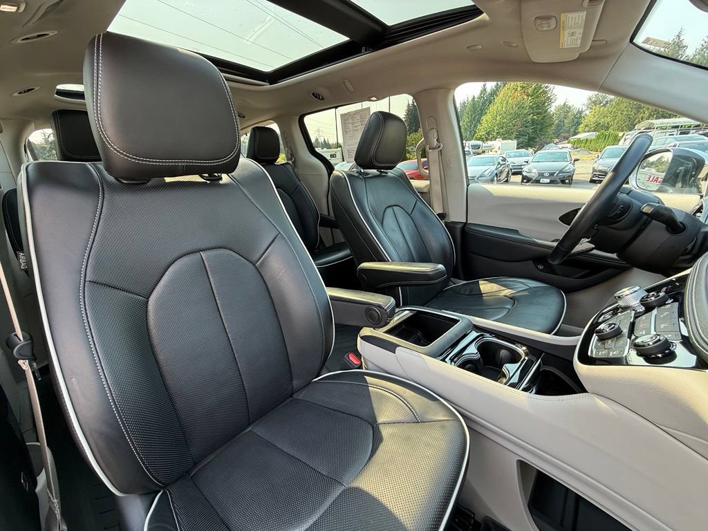 Used 2021 Chrysler Pacifica Limited w/ Premium & Safety Sphere Group FWD image 22