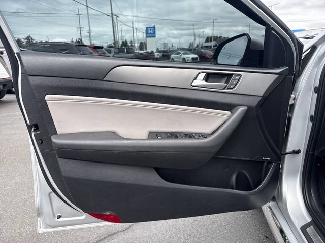 Used 2017 Hyundai Sonata Limited 2.0T FWD image 16