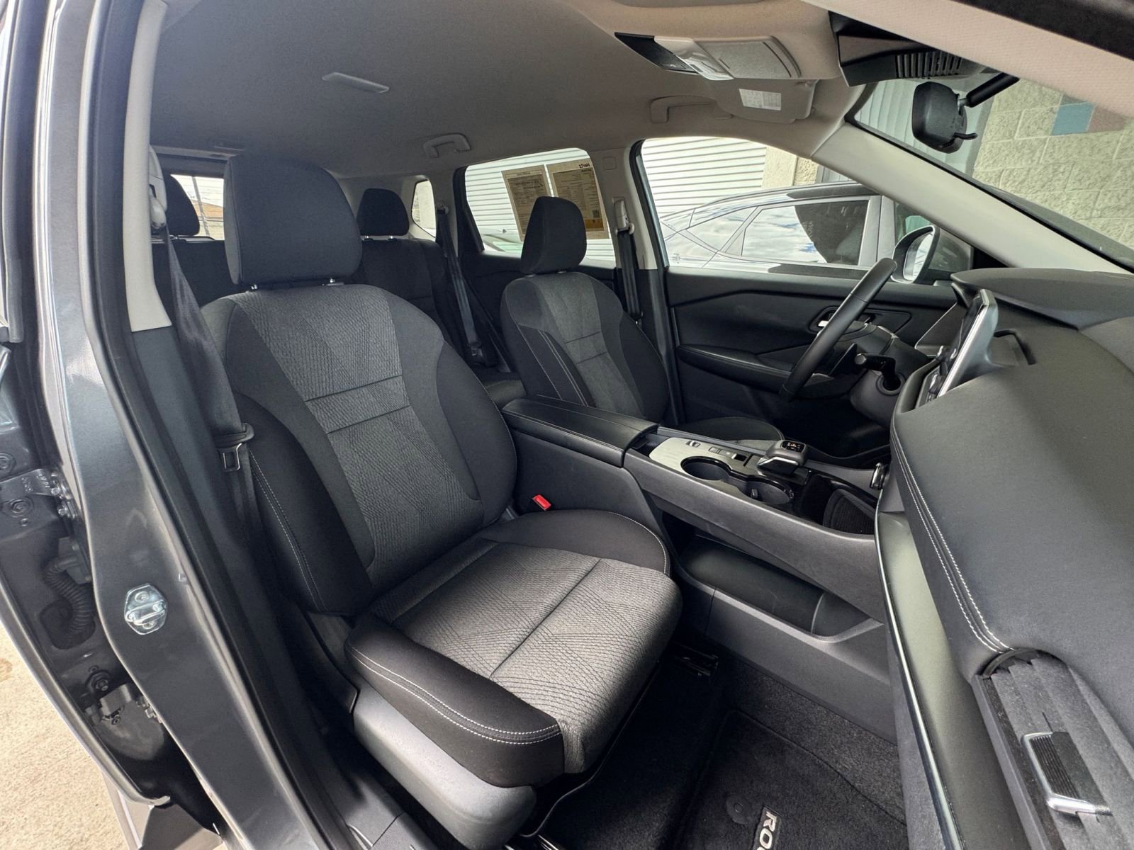 Used 2025 Nissan Rogue SV FWD image 38