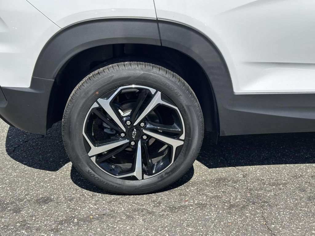 Used 2023 Chevrolet TrailBlazer RS w/ Convenience Package AWD/4WD image 11
