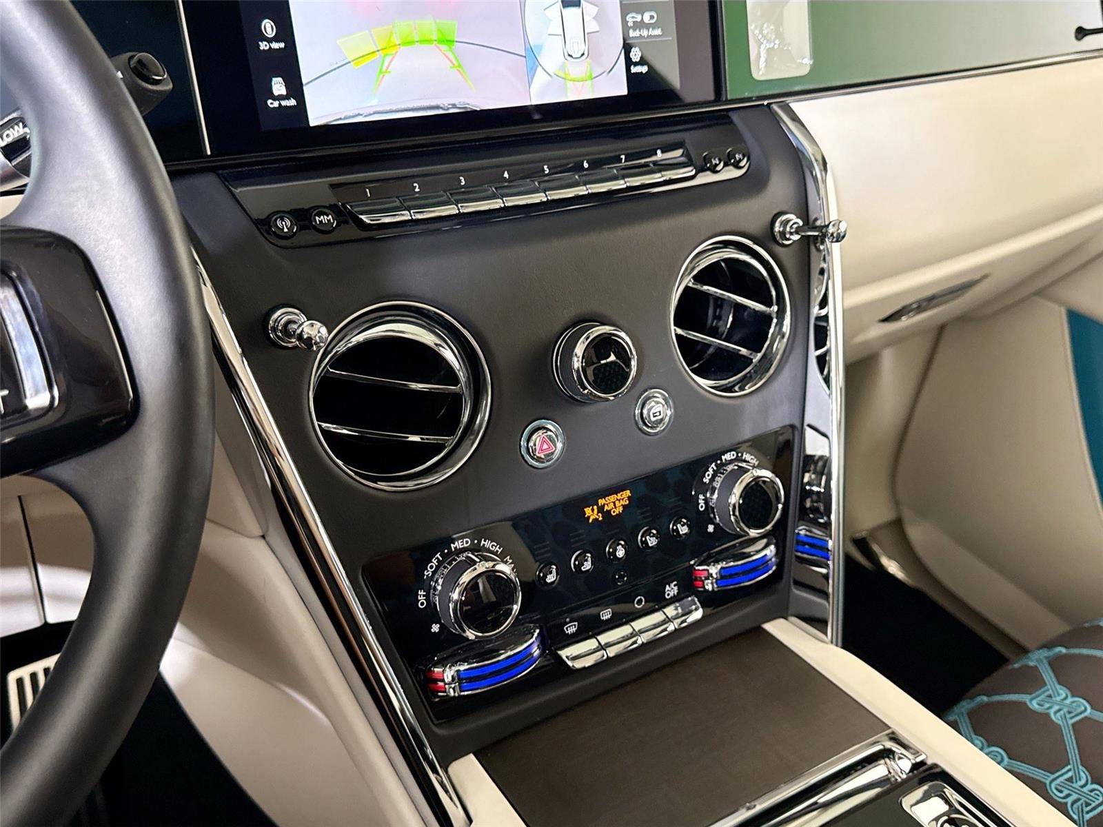 Used 2025 Rolls-Royce Cullinan AWD/4WD image 21