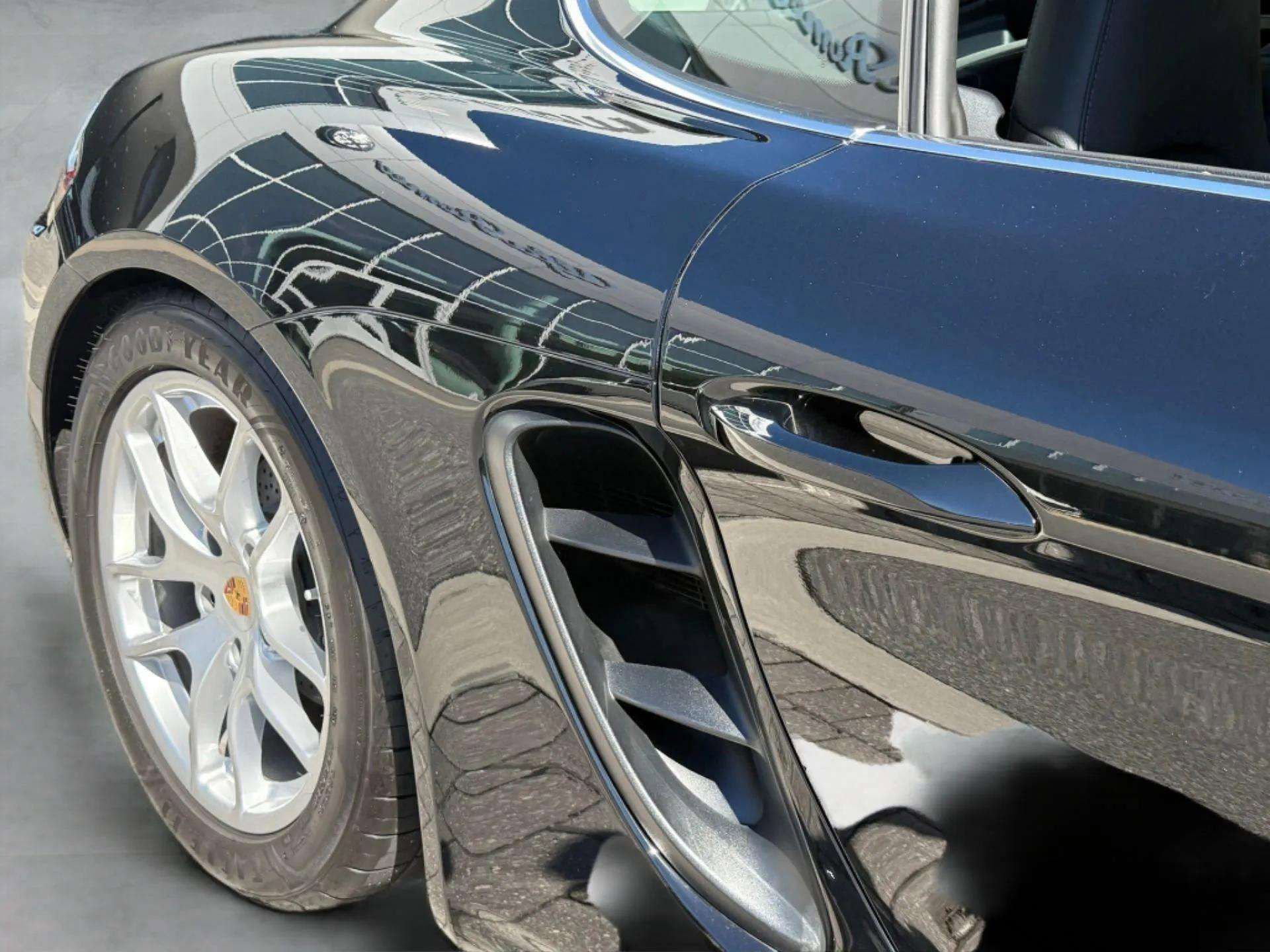 Used 2024 Porsche 718 Cayman w/ Sport Chrono Package image 23