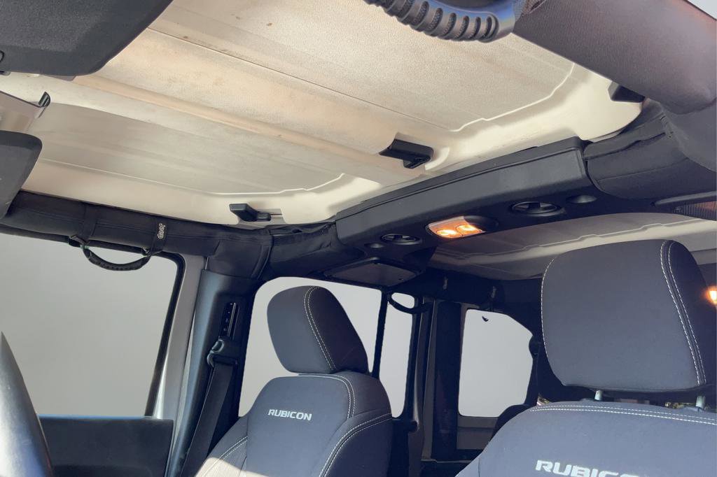 Used 2015 Jeep Wrangler Unlimited Rubicon w/ Connectivity Group image 18