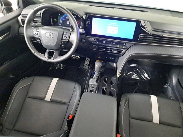 Used 2025 Toyota Camry SE image 15