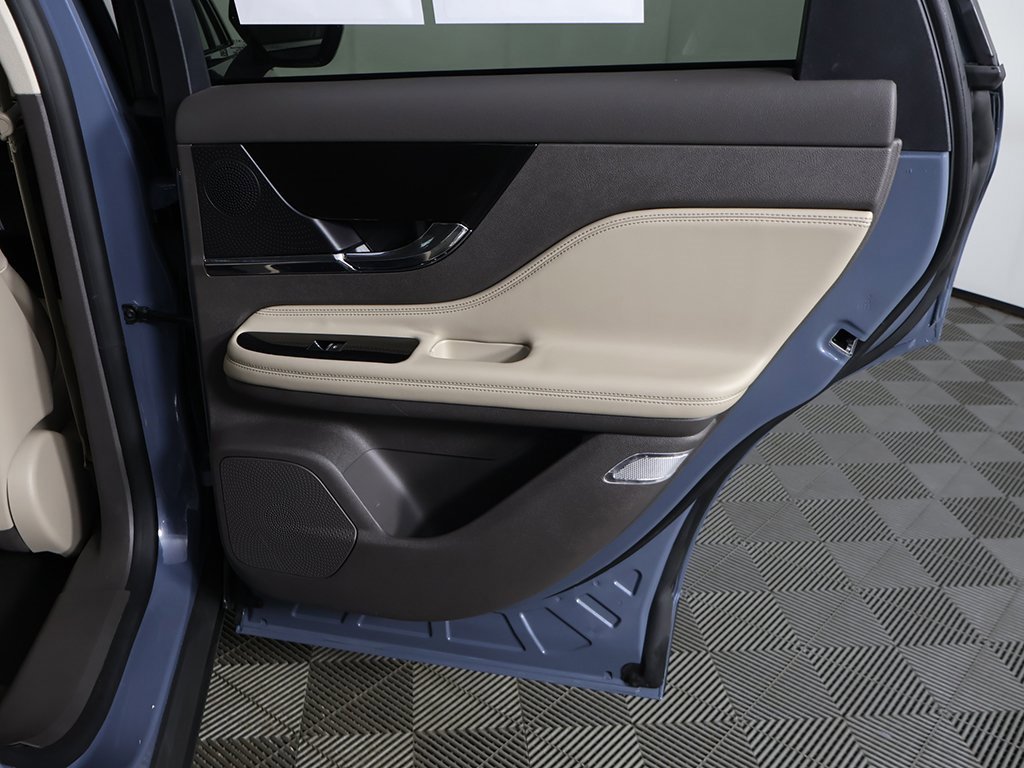 Used 2023 Lincoln Corsair AWD w/ Towing Package image 25