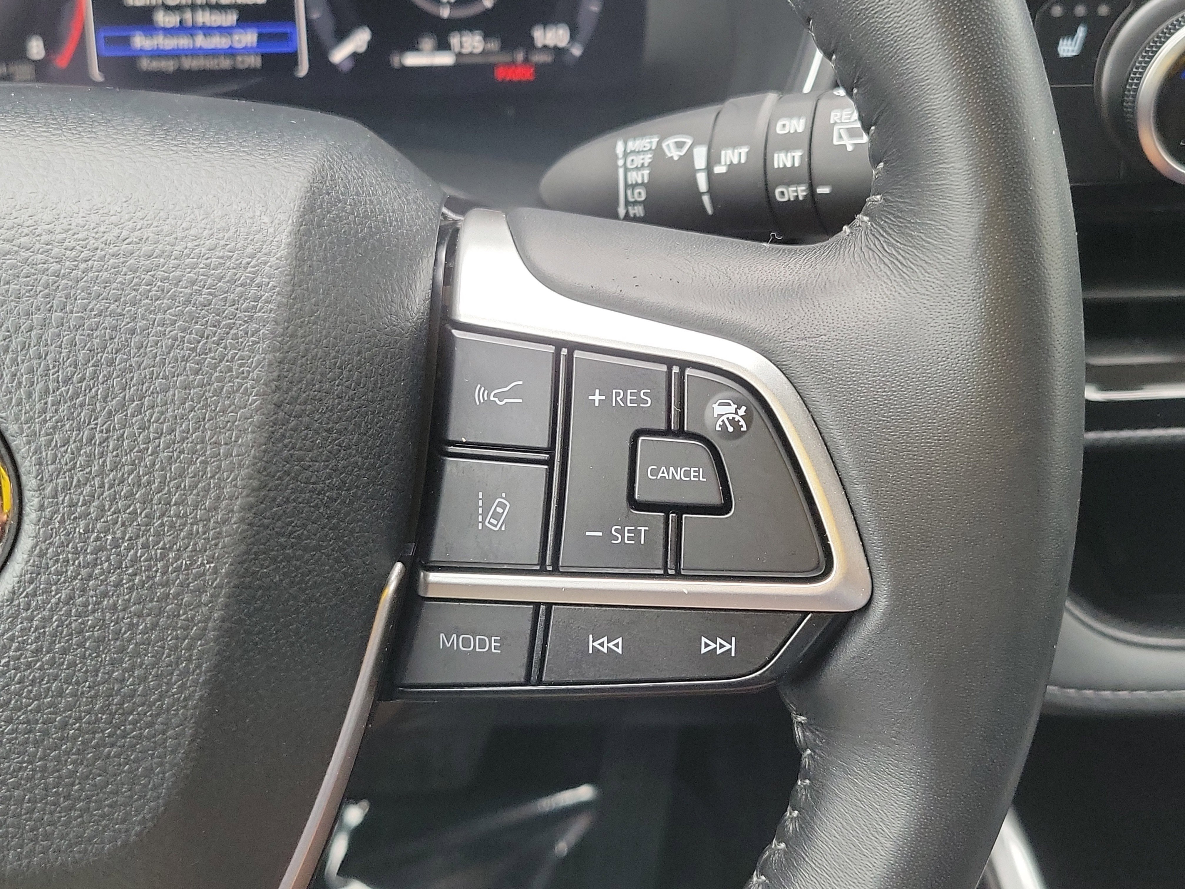 Used 2025 Toyota Highlander XSE AWD/4WD image 33