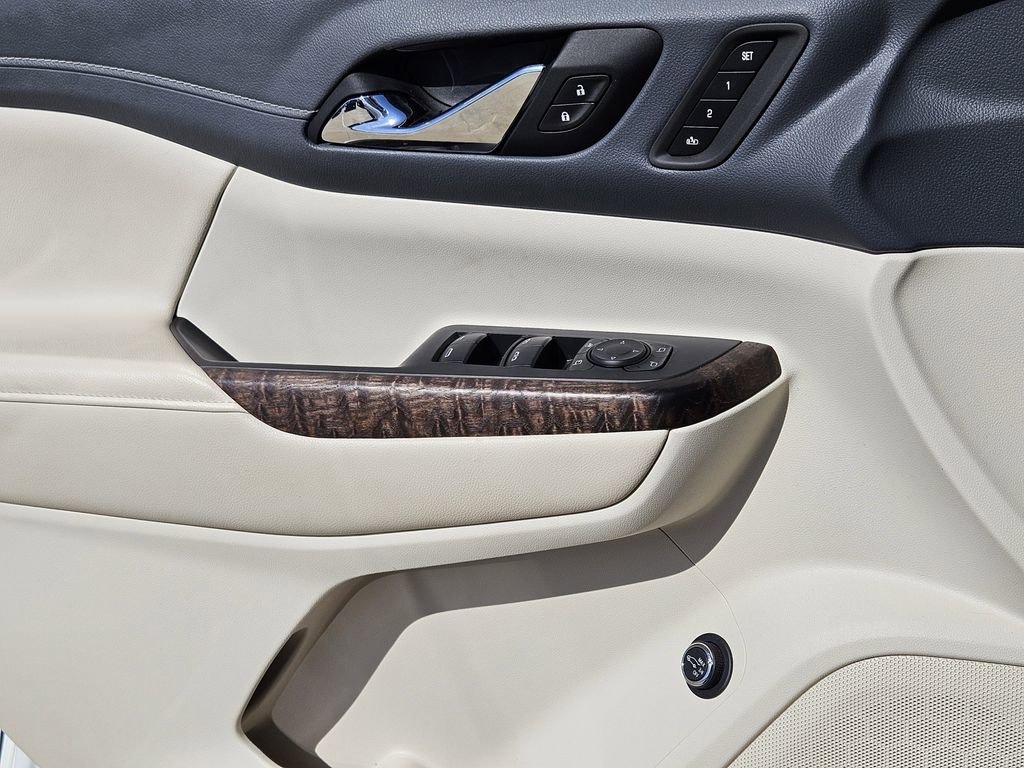 Used 2021 GMC Acadia Denali w/ Denali Ultimate Package AWD/4WD image 28