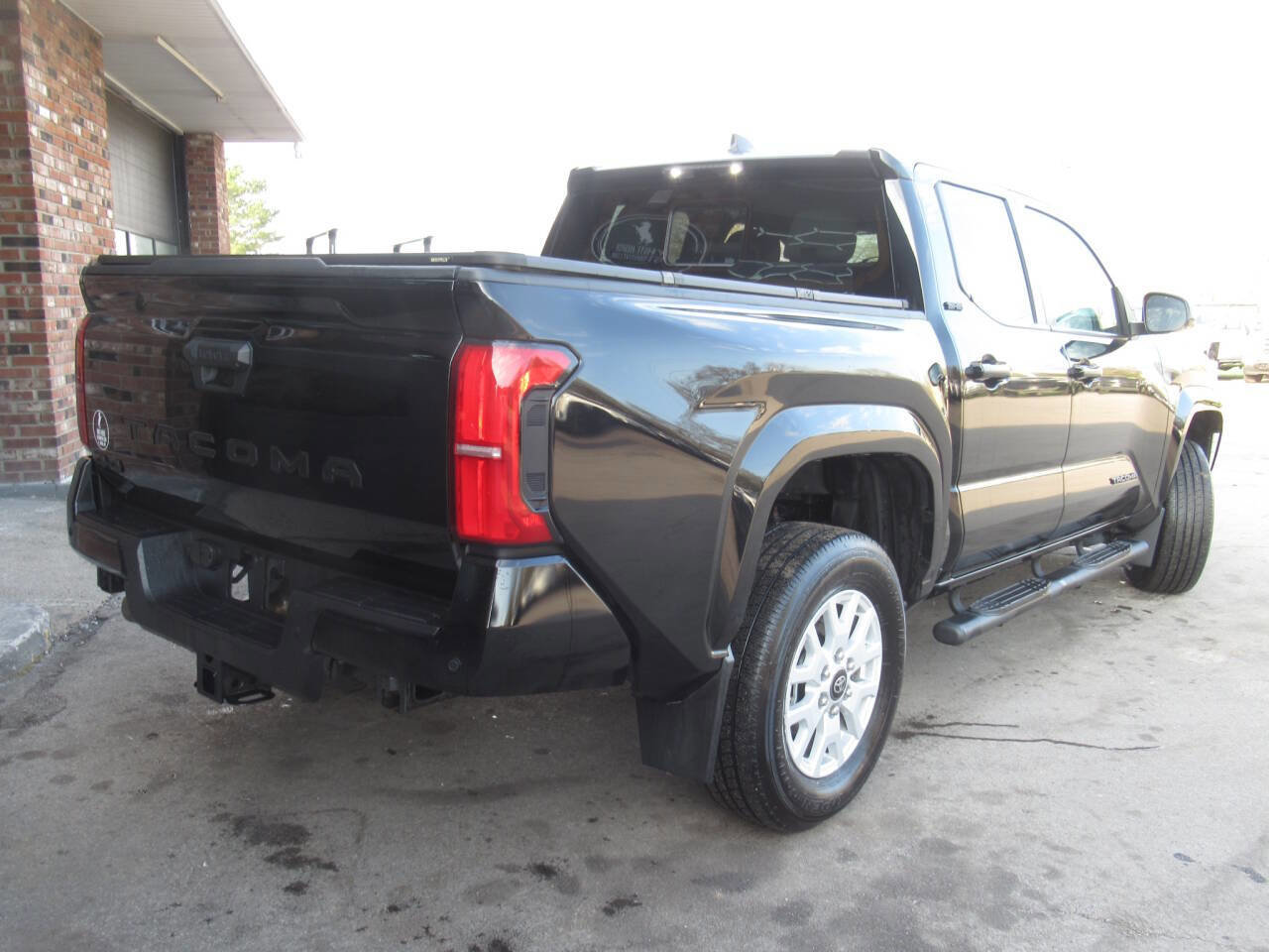 Used 2024 Toyota Tacoma SR5 AWD/4WD image 11