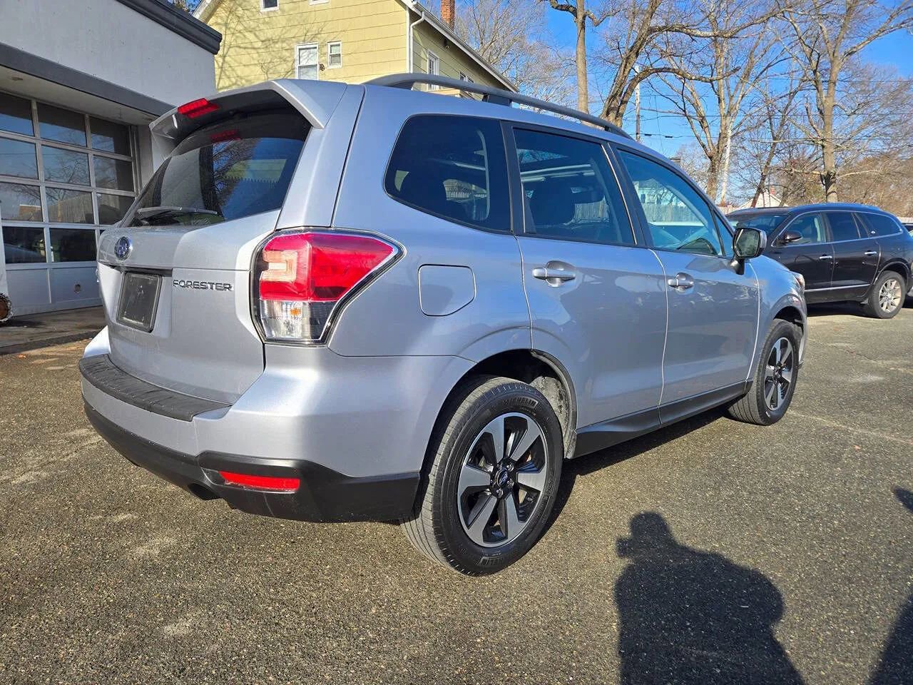 Used 2018 Subaru Forester 2.5i Premium w/ All-Weather Package image 5