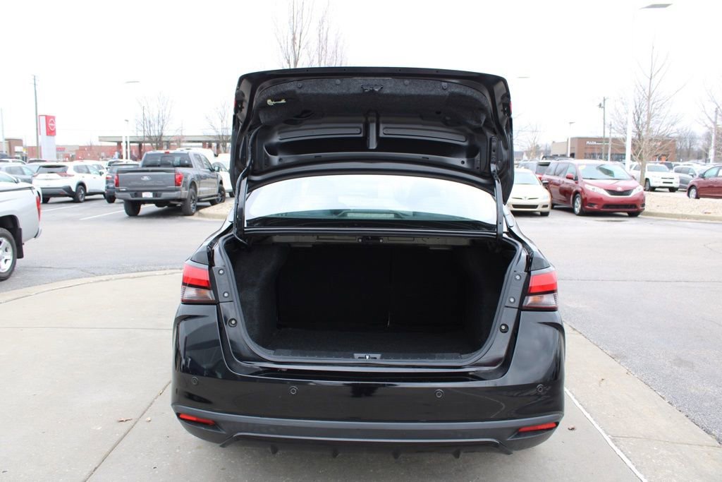 Used 2020 Nissan Versa SR image 9