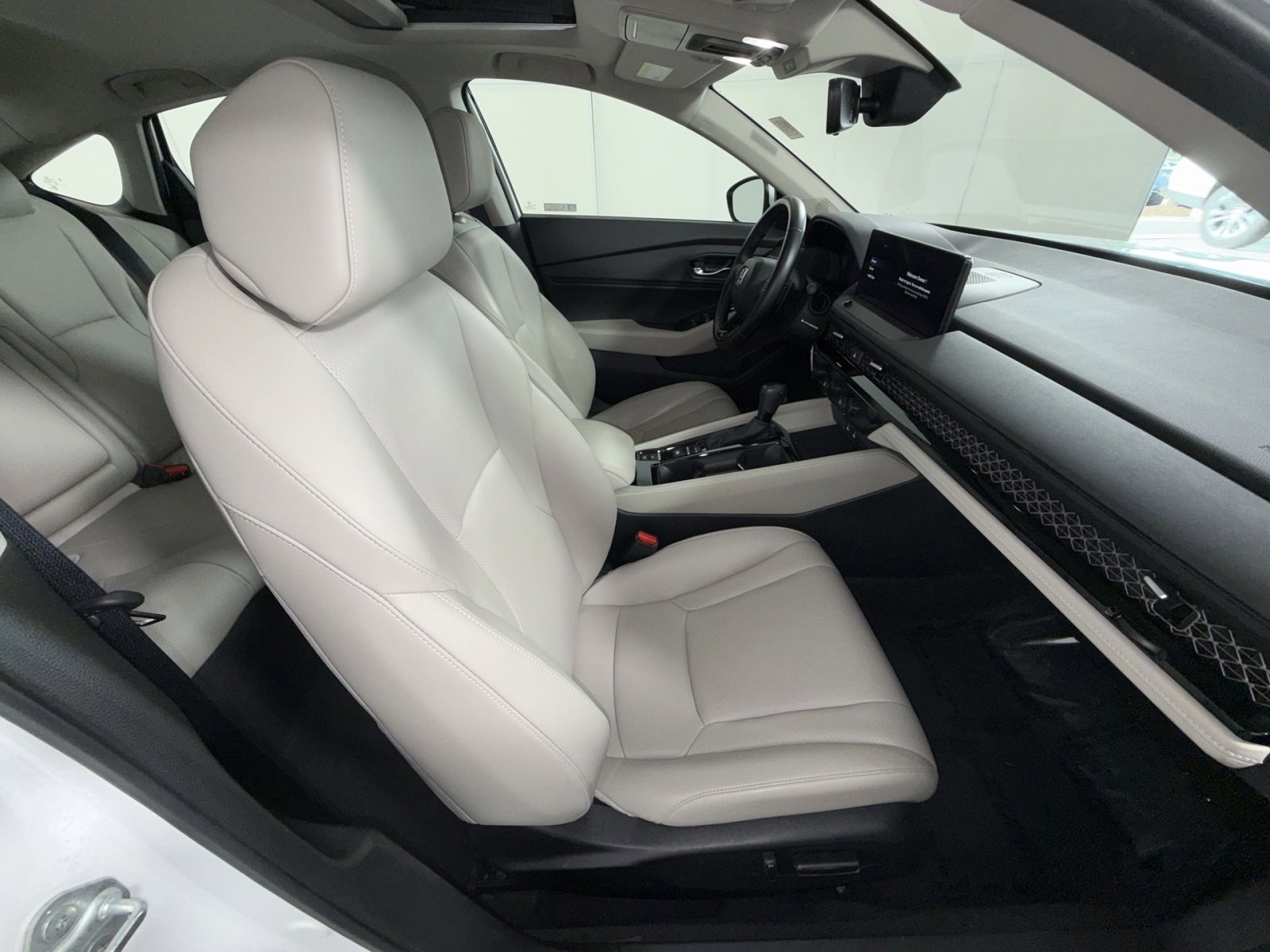 Used 2023 Honda Accord EX-L image 27