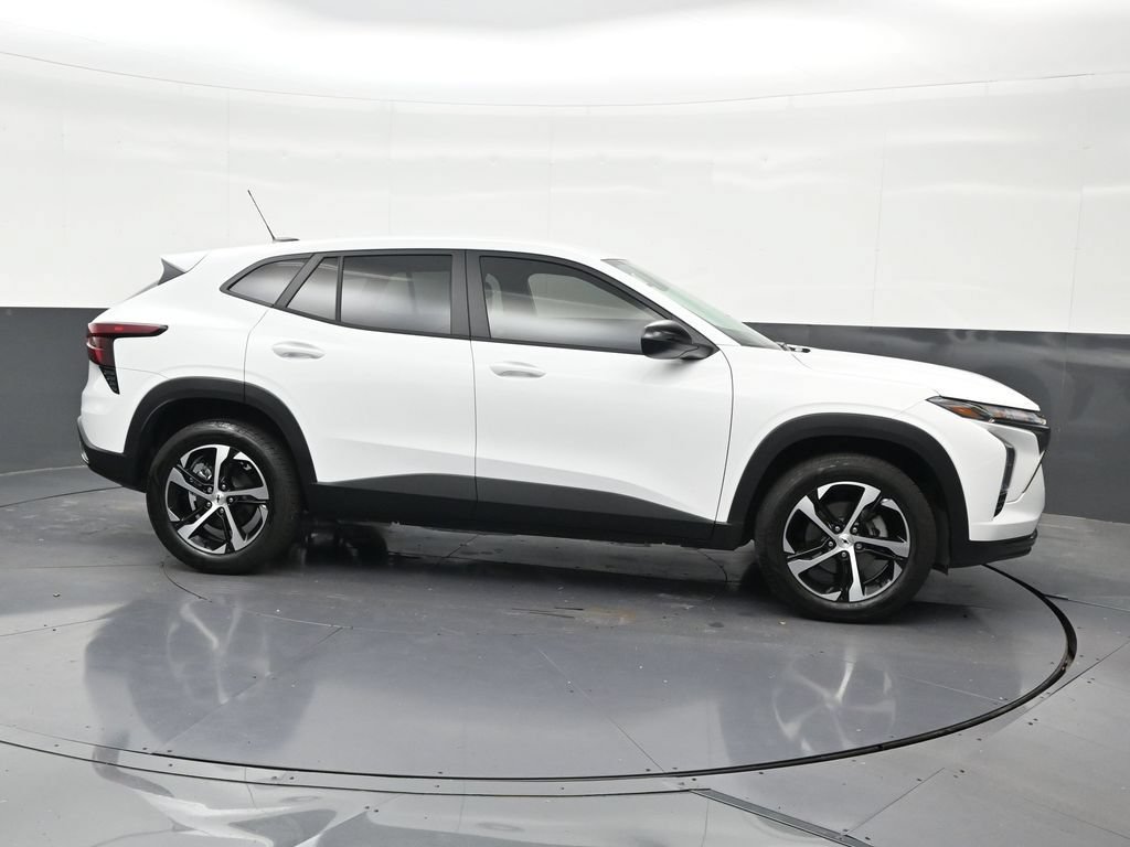 Used 2026 Chevrolet Trax RS FWD image 7