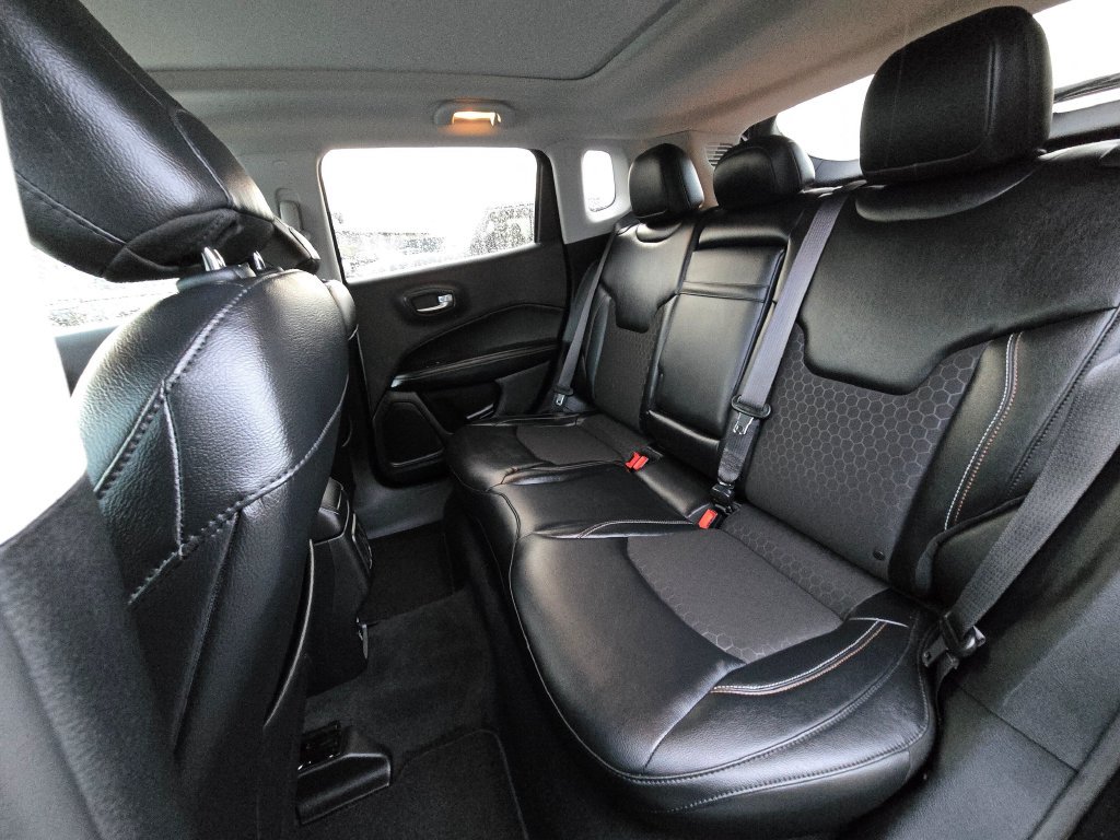 Used 2018 Jeep Compass Latitude w/ Popular Equipment Group FWD image 17