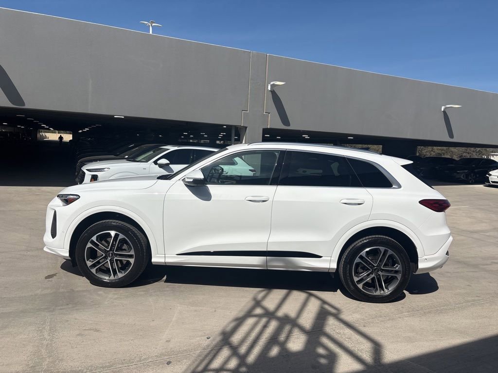 Certified 2025 Audi Q5 Premium Plus w/ Premium Plus image 9