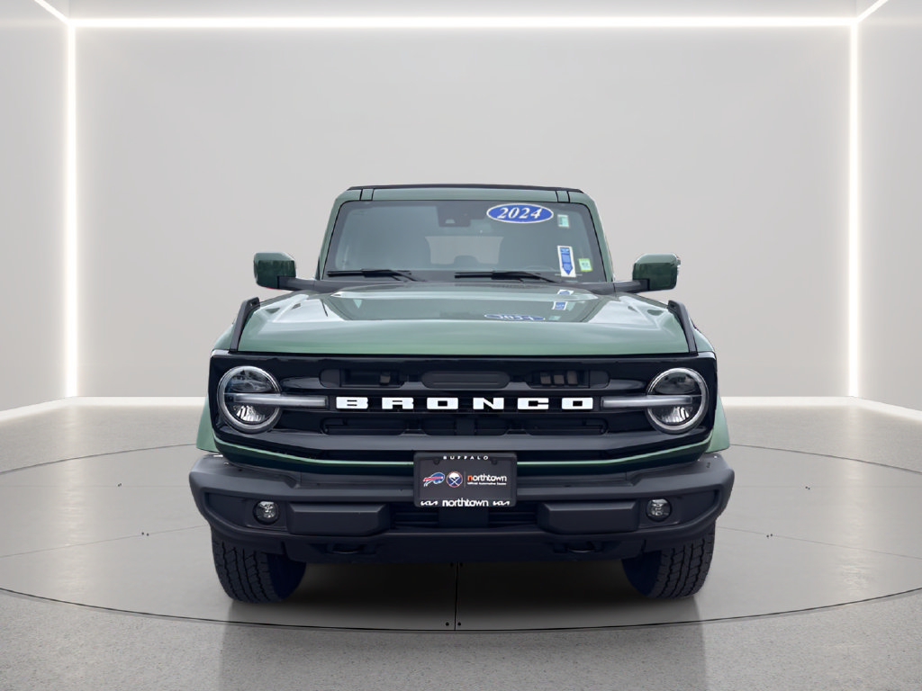 Used 2024 Ford Bronco Outer Banks AWD/4WD image 2