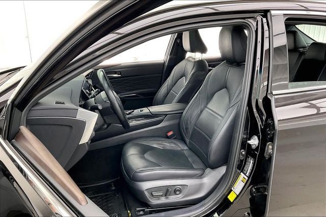 Used 2022 Toyota Avalon Limited w/ Advanced Safety Package FWD image 8