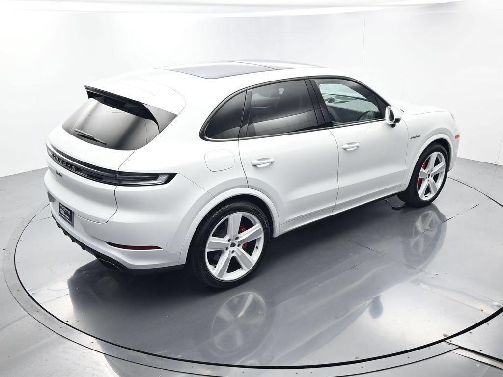 Certified 2025 Porsche Cayenne Turbo AWD/4WD image 42