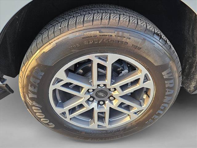 Used 2025 Ford Expedition Active RWD image 23