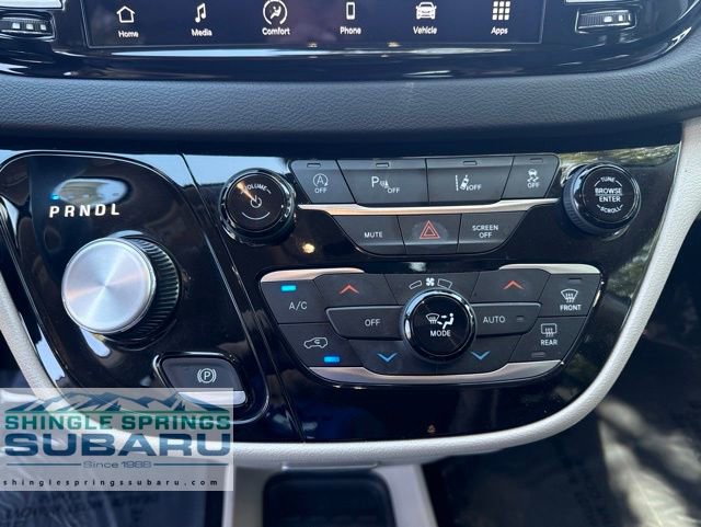 Used 2023 Chrysler Pacifica Touring-L FWD image 38