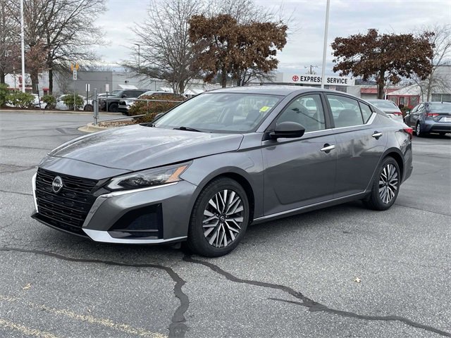 Used 2024 Nissan Altima 2.5 SV