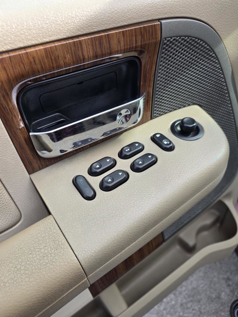 Used 2004 Ford F150 Lariat AWD/4WD image 41