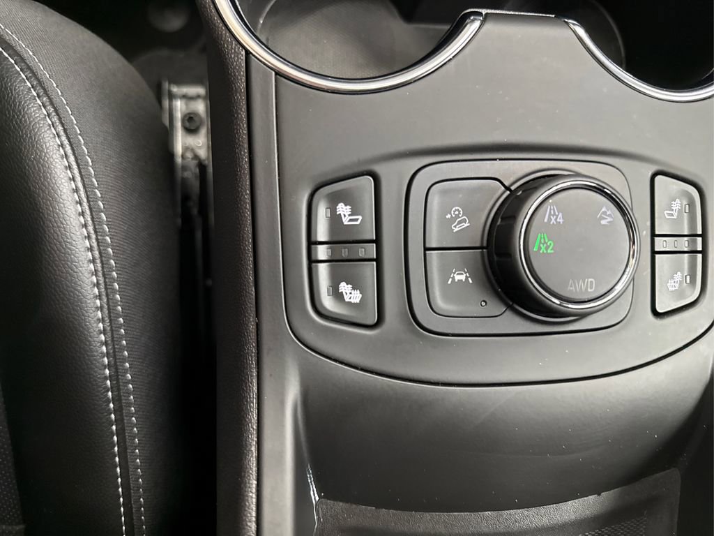 Used 2024 GMC Terrain SLT image 32