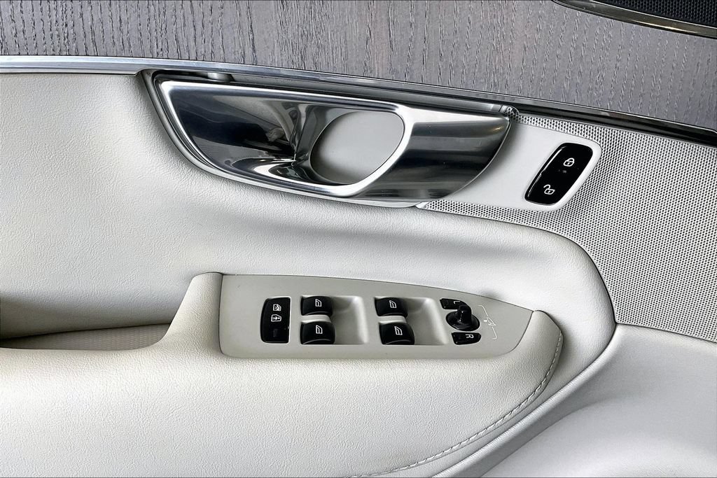 Certified 2025 Volvo XC90 B5 Plus w/ Protection Package Premier AWD/4WD image 34