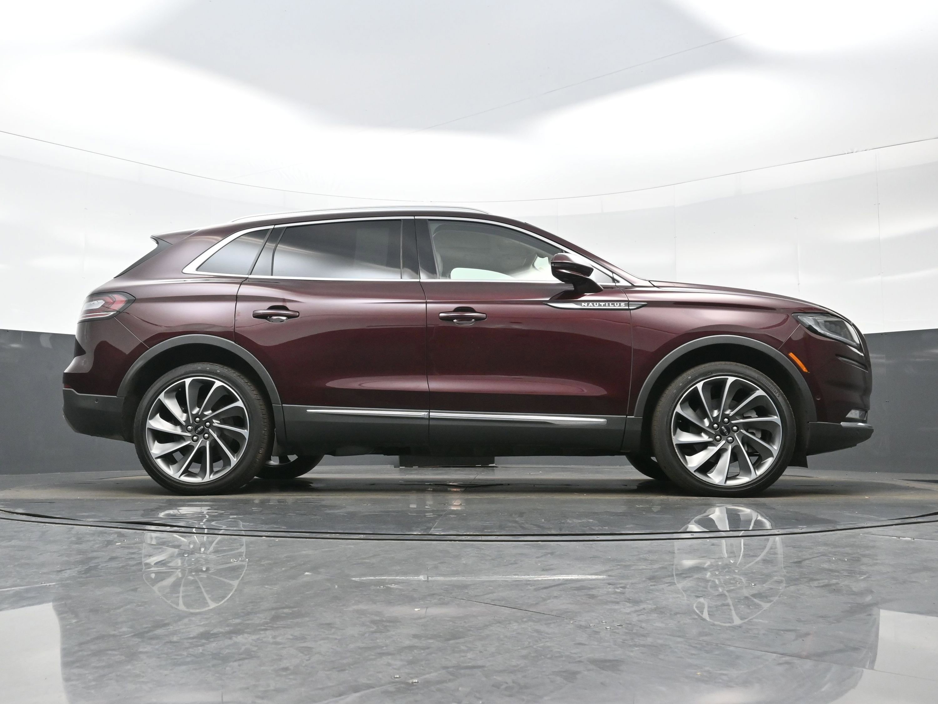 Used 2023 Lincoln Nautilus Reserve w/ Equipment Group 202A AWD/4WD image 31
