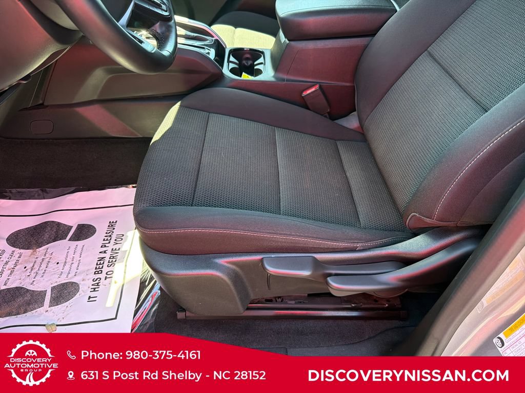 Used 2023 Chevrolet Colorado LT w/ LT Convenience Package RWD image 13