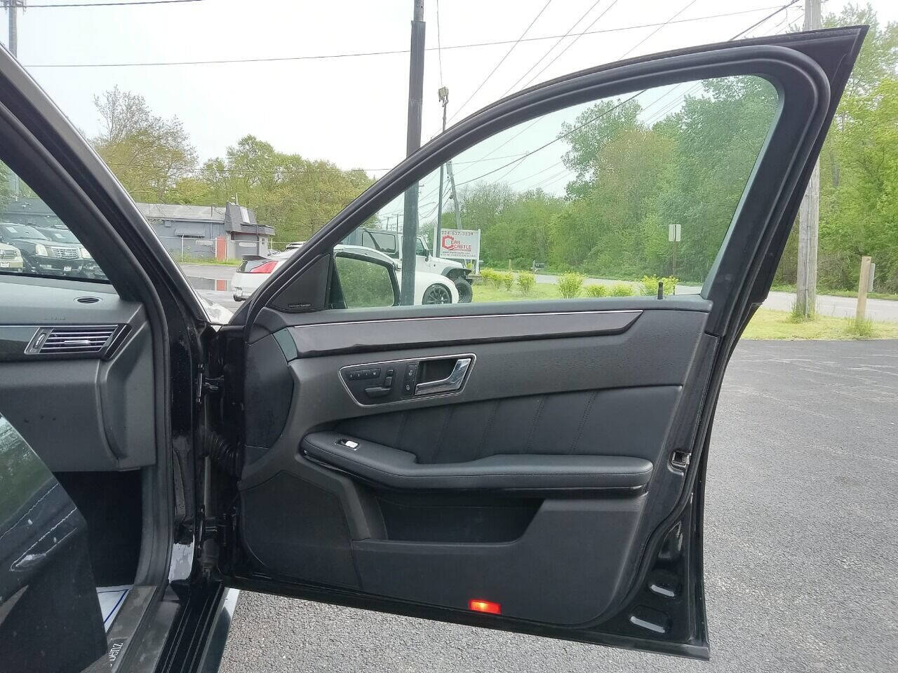 Used 2010 Mercedes-Benz E 350 4MATIC Sedan image 14