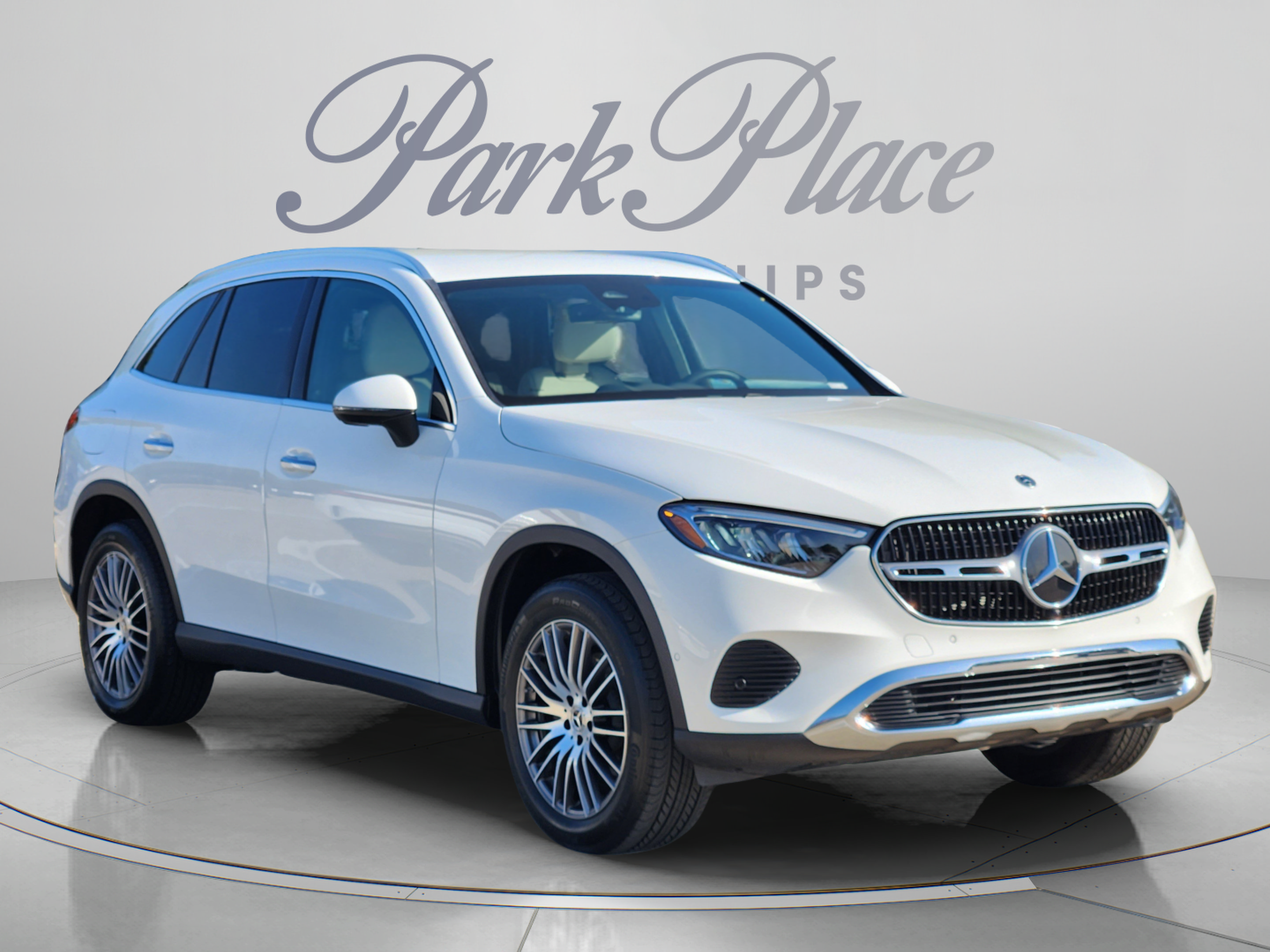 Used 2025 Mercedes-Benz GLC 300 image 4