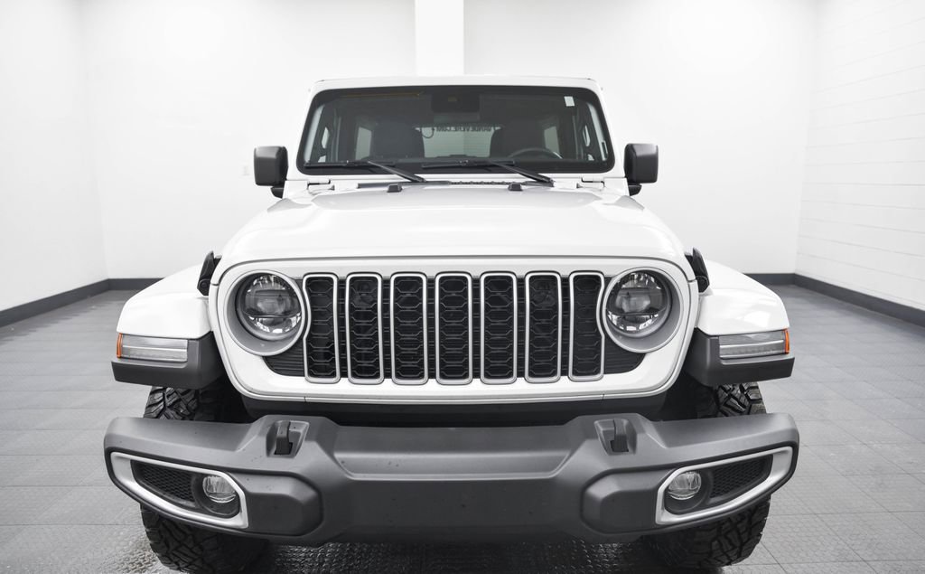 Used 2024 Jeep Wrangler Sahara image 3