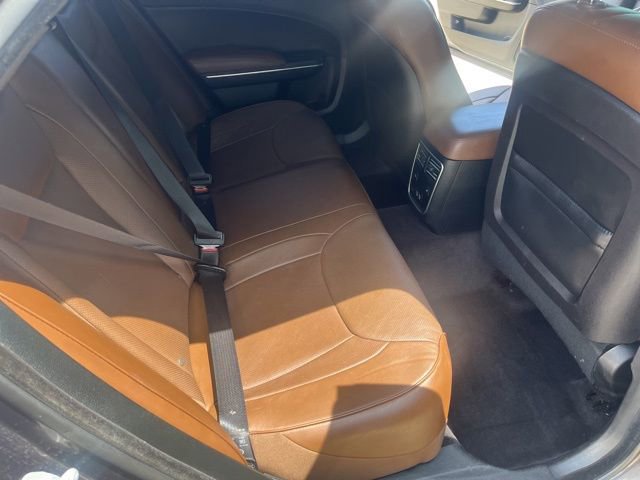 Used 2018 Chrysler 300 Limited RWD image 15