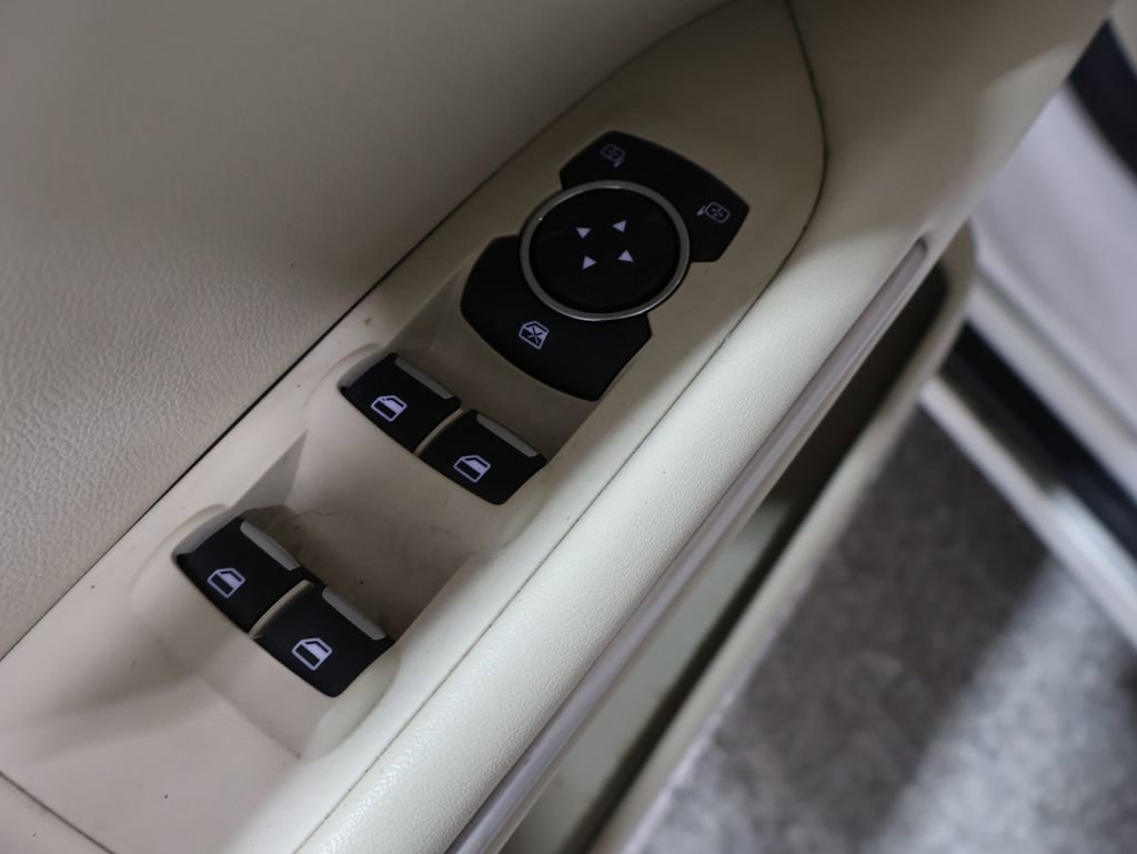 Used 2013 Lincoln MKZ image 15