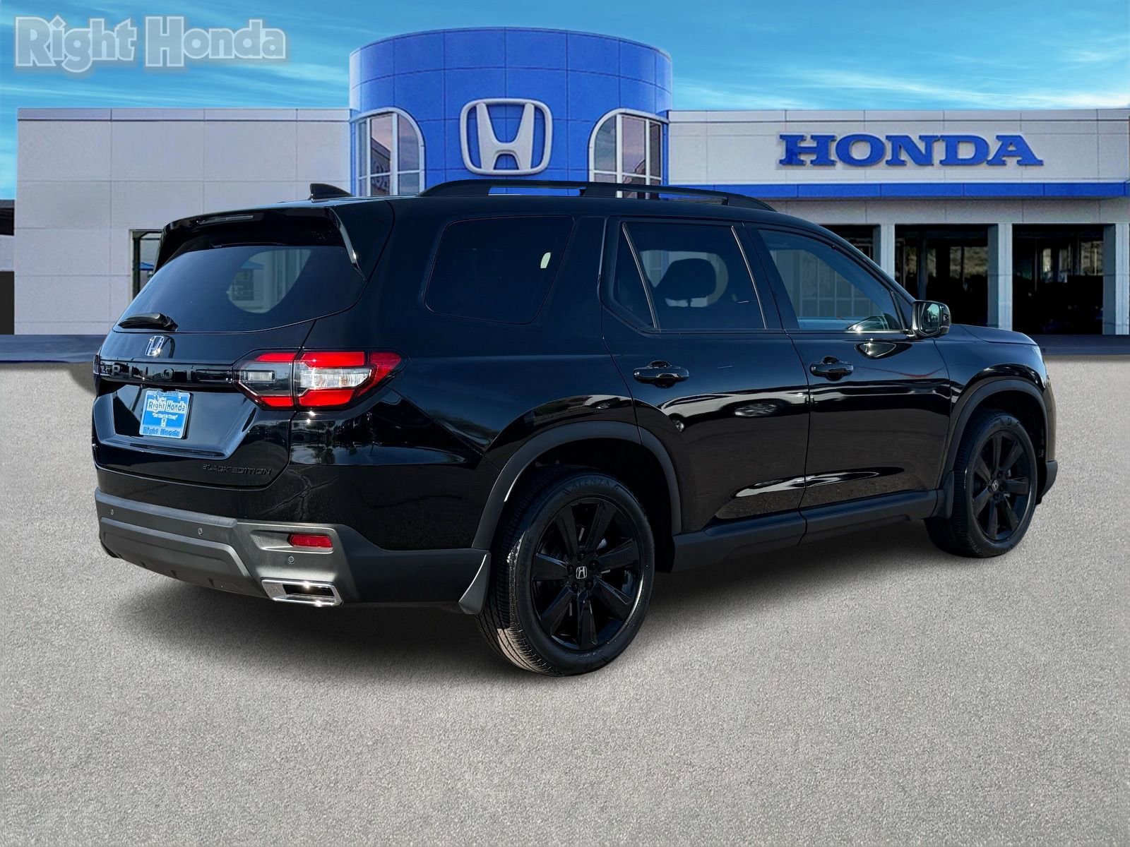 Certified 2025 Honda Pilot Black Edition image 8