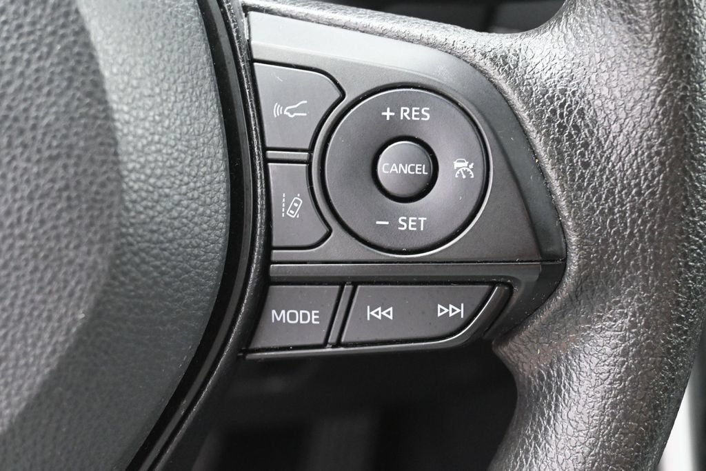 Certified 2025 Toyota RAV4 XLE AWD/4WD image 18