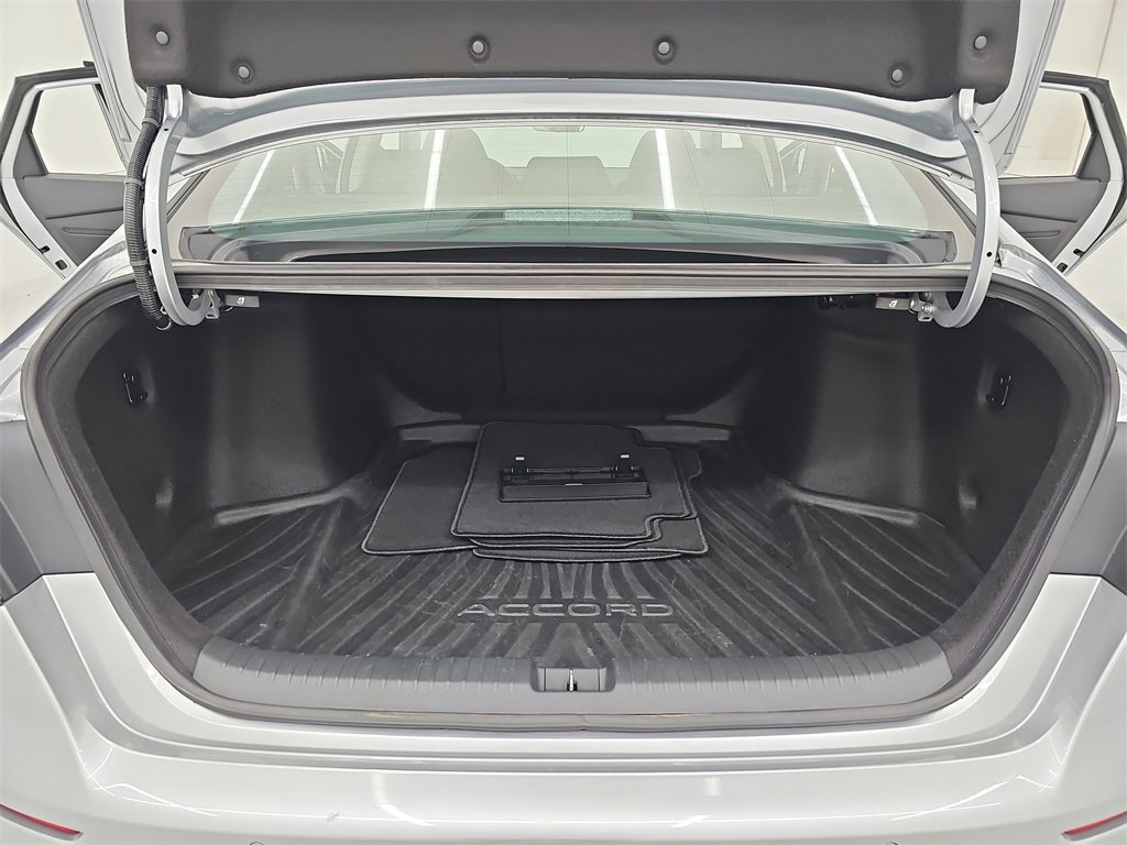 Used 2023 Honda Accord Touring image 14