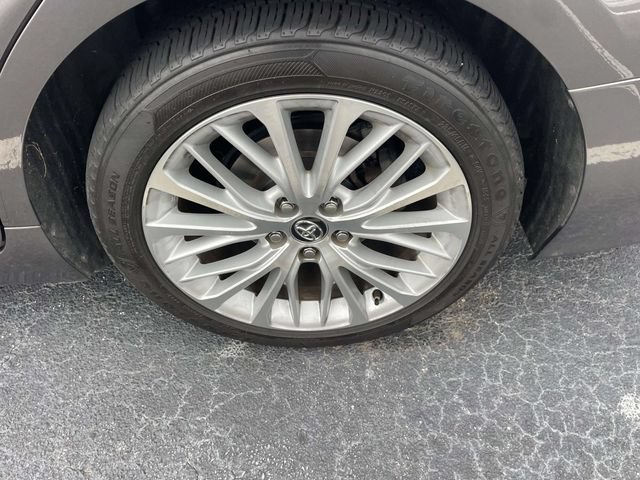 Used 2018 Toyota Camry XLE FWD image 9