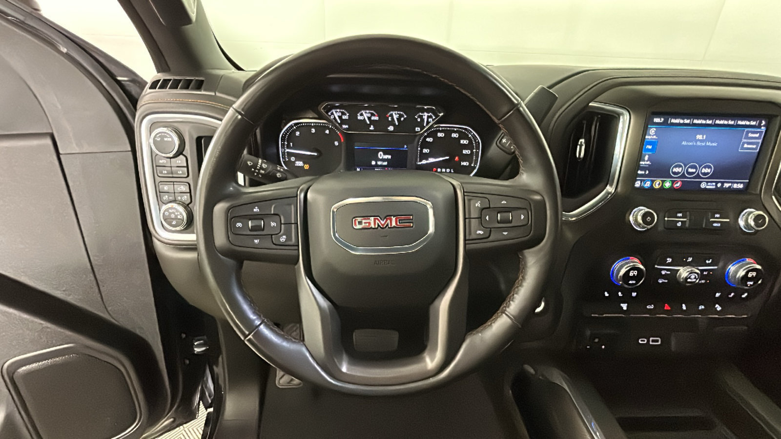 Used 2022 GMC Sierra 3500 AT4 AWD/4WD image 18