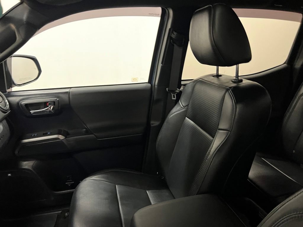Used 2019 Toyota Tacoma TRD Sport AWD/4WD image 29