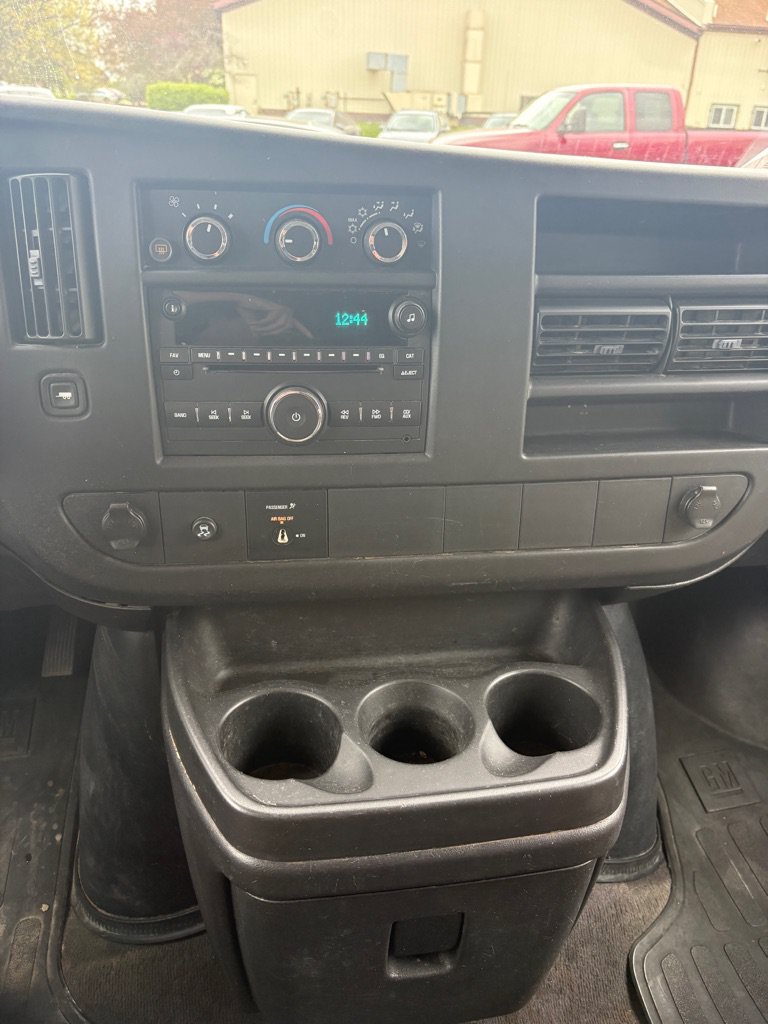 Used 2008 GMC Savana 3500 Extended Passenger w/ LT Preferred Equipment Group RWD image 16