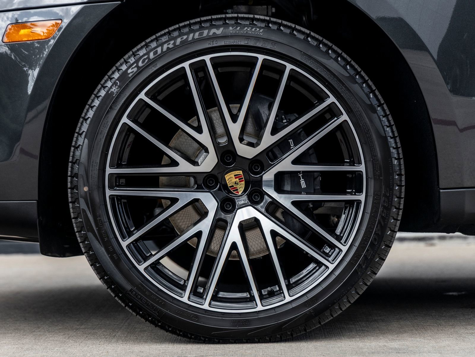 Certified 2026 Porsche Macan AWD/4WD image 13